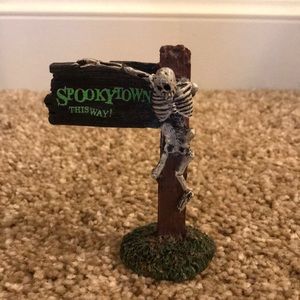 LEMAX Halloween mini village sign